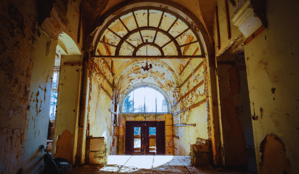 Opuszczone miejsca kuszą chętnych przygód. Gdzie znajdziesz najlepszy urbex?