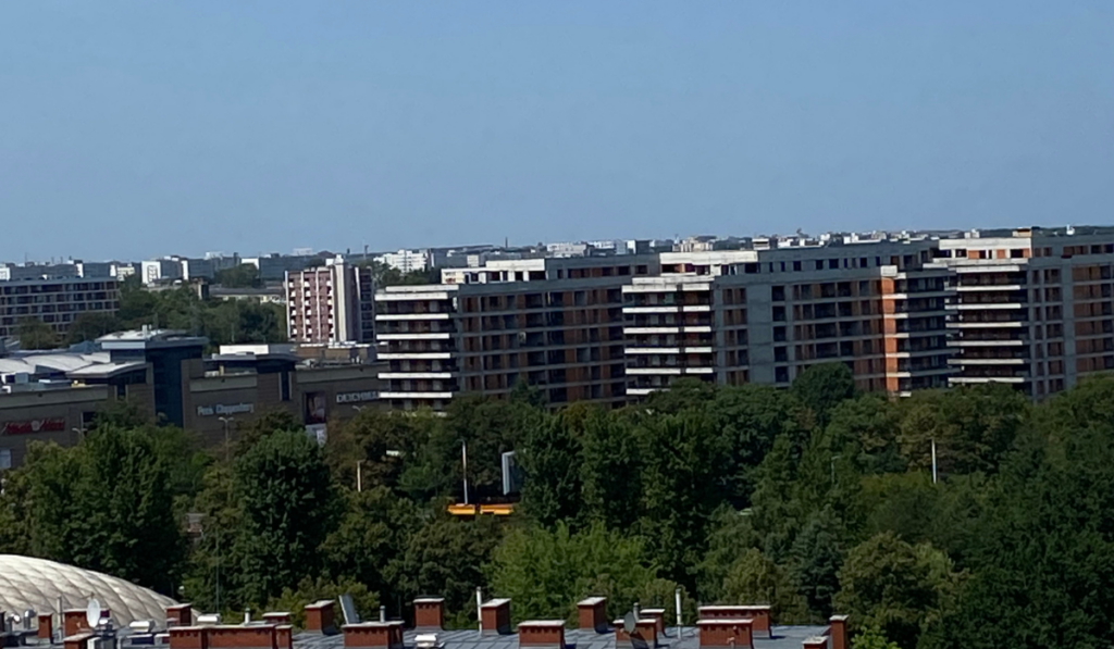 Kupili mieszkania, potem budowa stanęła. Historia Central Garden w Warszawie